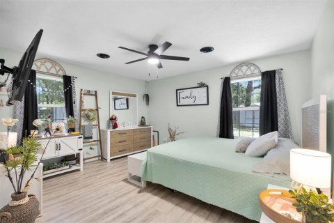 House in Ocala, Florida 3 bedrooms, 158.68 sq.m. № 2123468 - photo 12