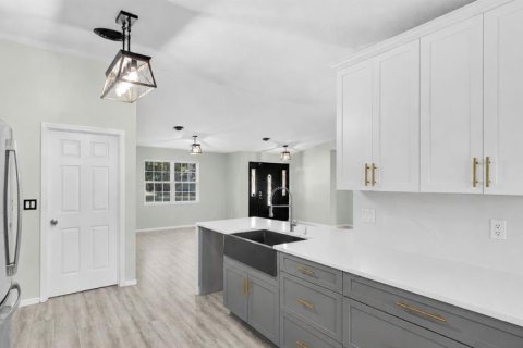 House in Ocala, Florida 3 bedrooms, 158.68 sq.m. № 2123468 - photo 6