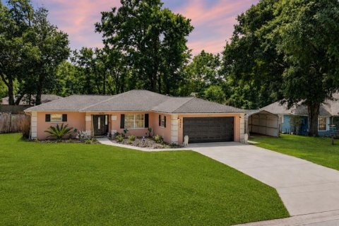 House in Ocala, Florida 3 bedrooms, 158.68 sq.m. № 2123468