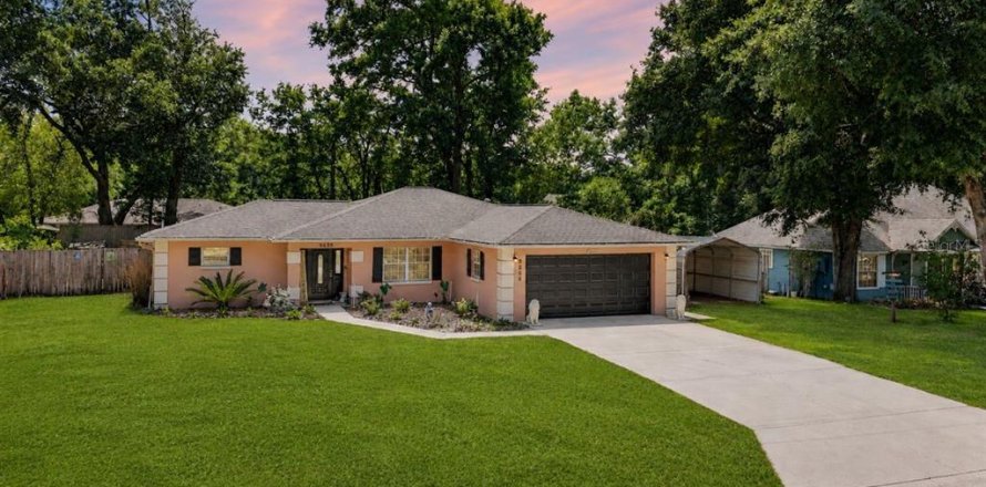 House in Ocala, Florida 3 bedrooms, 158.68 sq.m. № 2123468