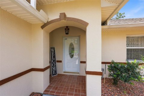 House in Palm Coast, Florida 3 bedrooms, 207.17 sq.m. № 2151566 - photo 5