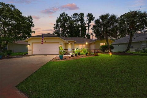 House in Palm Coast, Florida 3 bedrooms, 207.17 sq.m. № 2151566