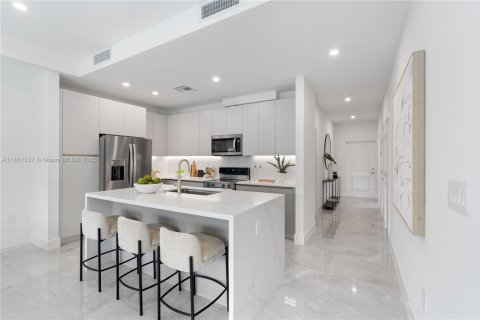 Снять в аренду таунхаус в Корал-Спрингс, Флорида 3 спальни, № 1958004 - фото 3