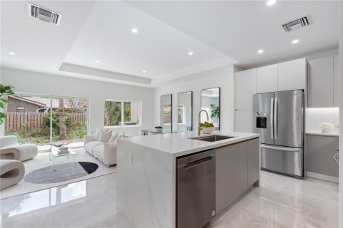 Снять в аренду таунхаус в Корал-Спрингс, Флорида 3 спальни, № 1958004 - фото 4