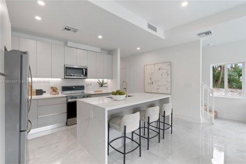 Снять в аренду таунхаус в Корал-Спрингс, Флорида 3 спальни, № 1958004 - фото 2