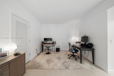 Condo in Miami, Florida, 1 bedroom № 2398218 - photo 26
