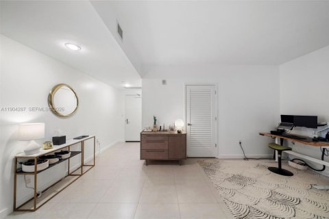 Condo in Miami, Florida, 1 bedroom № 2398218 - photo 25