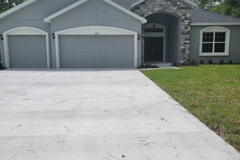 House in Ocala, Florida 5 bedrooms, 277.68 sq.m. № 1907357 - photo 1