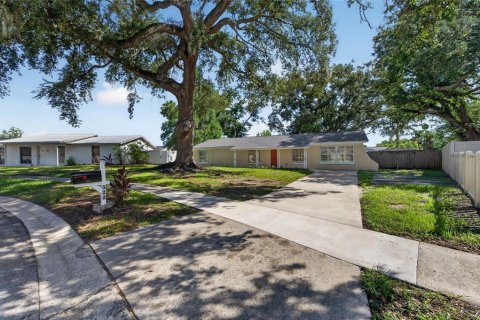 House in Brandon, Florida 3 bedrooms, 125.88 sq.m. № 2258205 - photo 7