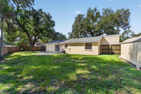 House in Brandon, Florida 3 bedrooms, 125.88 sq.m. № 2258205 - photo 13
