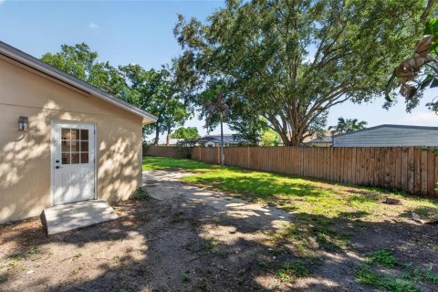 House in Brandon, Florida 3 bedrooms, 125.88 sq.m. № 2258205 - photo 18