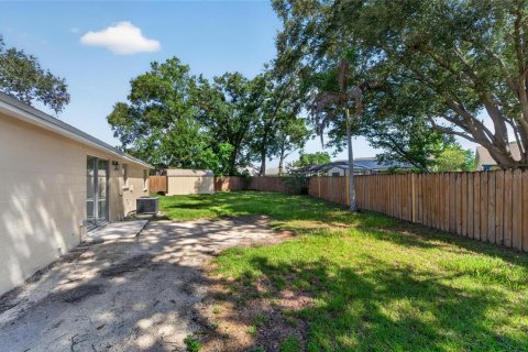 House in Brandon, Florida 3 bedrooms, 125.88 sq.m. № 2258205 - photo 12