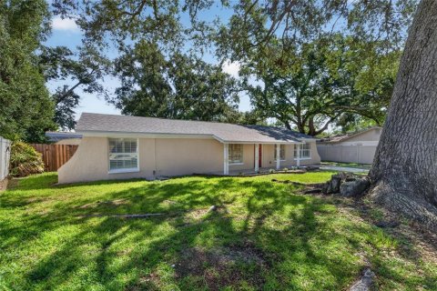 House in Brandon, Florida 3 bedrooms, 125.88 sq.m. № 2258205 - photo 5
