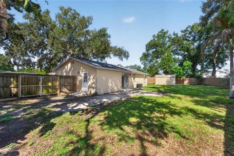 House in Brandon, Florida 3 bedrooms, 125.88 sq.m. № 2258205 - photo 6