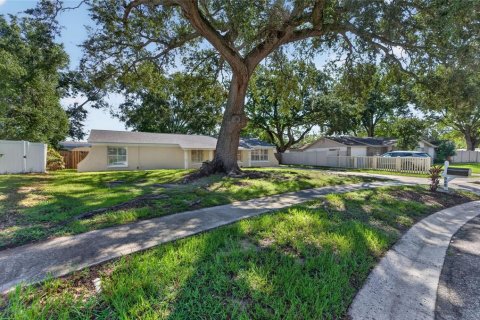 House in Brandon, Florida 3 bedrooms, 125.88 sq.m. № 2258205 - photo 8
