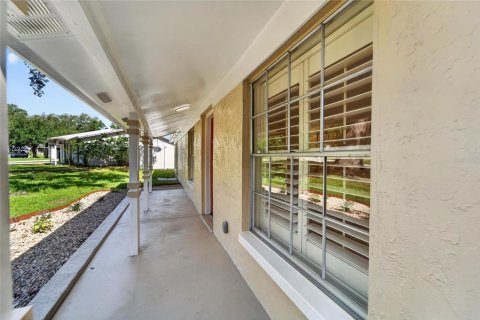 House in Brandon, Florida 3 bedrooms, 125.88 sq.m. № 2258205 - photo 11