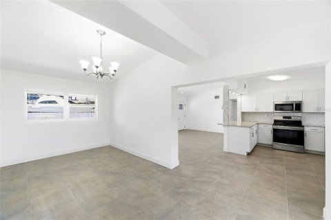 Купить виллу или дом в Раскин, Флорида 9 комнат, 146.79м2, № 2223031 - фото 8
