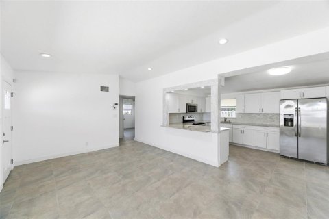 Купить виллу или дом в Раскин, Флорида 9 комнат, 146.79м2, № 2223031 - фото 4