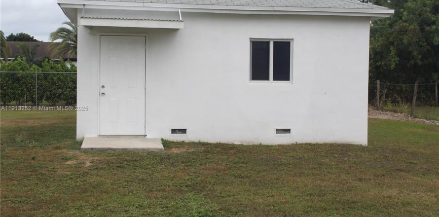 House in Homestead, Florida 2 bedrooms, 102.19 sq.m. № 1971737