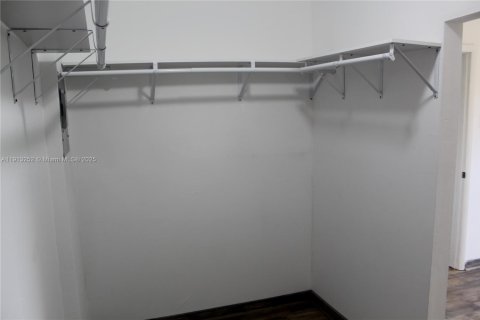 House in Homestead, Florida 2 bedrooms, 102.19 sq.m. № 1971737 - photo 16