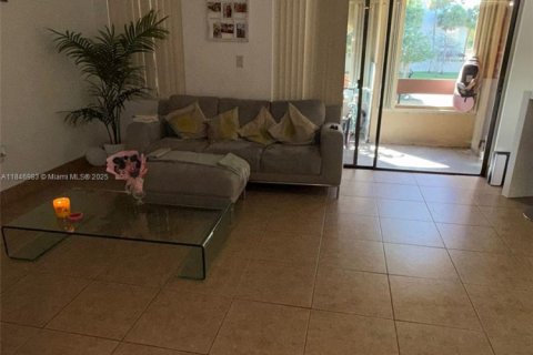 Condo in Miami, Florida, 2 bedrooms  № 1846296 - photo 8