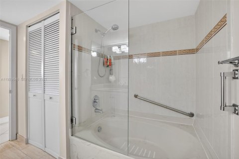 Купить кондоминиум в Халландейл-Бич, Флорида 2 спальни, 104.98м2, № 1989793 - фото 27