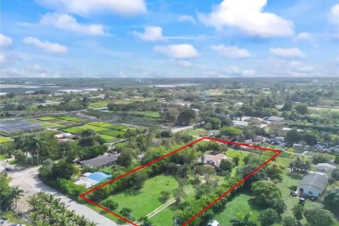 Casa en venta en Miami, Florida, 4 dormitorios, 329.62 m2 № 2035295 - foto 13