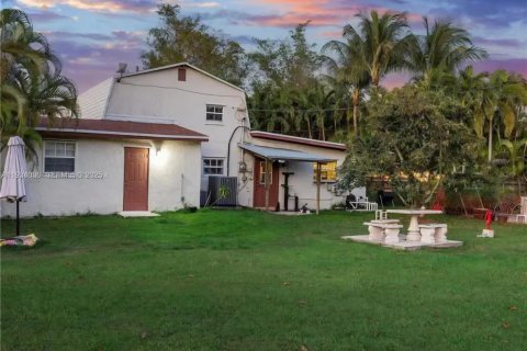 Casa en venta en Miami, Florida, 4 dormitorios, 329.62 m2 № 2035295 - foto 15