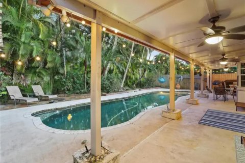 Casa en venta en Miami, Florida, 4 dormitorios, 329.62 m2 № 2035295 - foto 29
