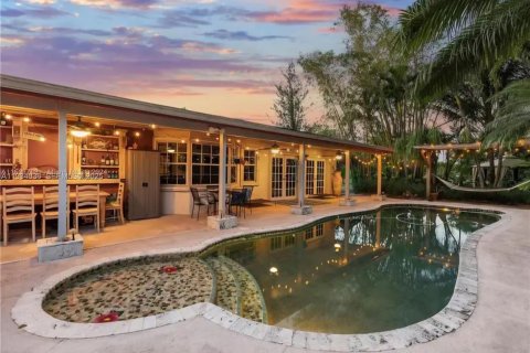 Casa en venta en Miami, Florida, 4 dormitorios, 329.62 m2 № 2035295 - foto 27