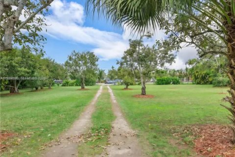 Casa en venta en Miami, Florida, 4 dormitorios, 329.62 m2 № 2035295 - foto 25