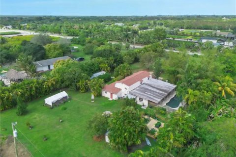 Casa en venta en Miami, Florida, 4 dormitorios, 329.62 m2 № 2035295 - foto 4