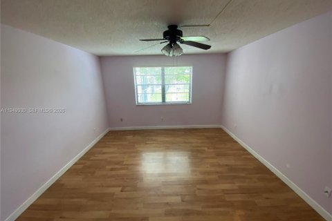 Copropriété à vendre à Tamarac, Floride: 2 chambres, 92.9 m2 № 2089153 - photo 15