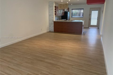 Copropriété à vendre à Tamarac, Floride: 2 chambres, 92.9 m2 № 2089153 - photo 4