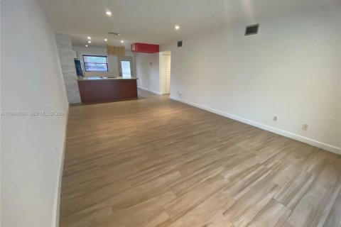 Copropriété à vendre à Tamarac, Floride: 2 chambres, 92.9 m2 № 2089153 - photo 2