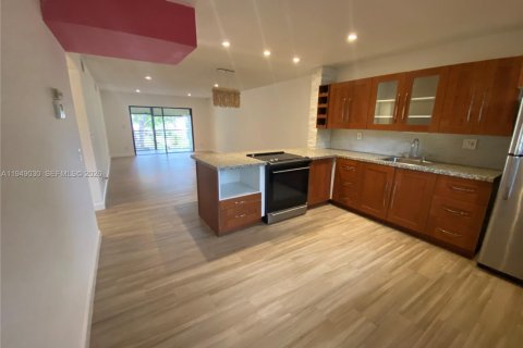 Copropriété à vendre à Tamarac, Floride: 2 chambres, 92.9 m2 № 2089153 - photo 3