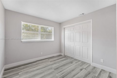 Villa ou maison à louer à Lauderdale Lakes, Floride: 3 chambres, 179.77 m2 № 2006244 - photo 13