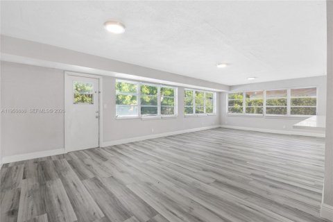 Villa ou maison à louer à Lauderdale Lakes, Floride: 3 chambres, 179.77 m2 № 2006244 - photo 5