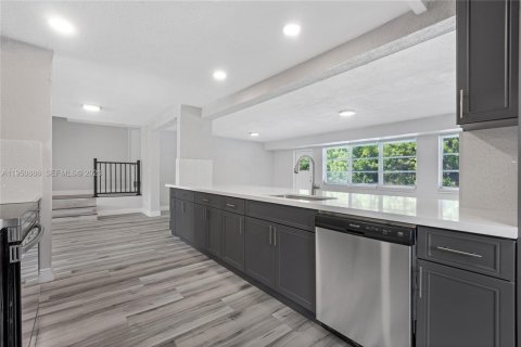 Villa ou maison à louer à Lauderdale Lakes, Floride: 3 chambres, 179.77 m2 № 2006244 - photo 6