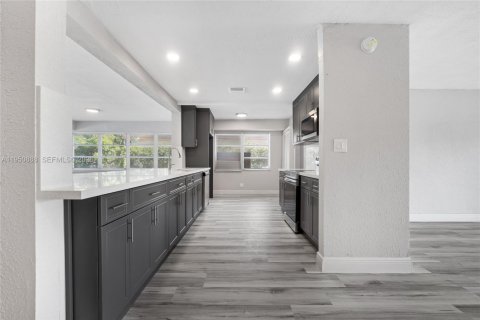 Villa ou maison à louer à Lauderdale Lakes, Floride: 3 chambres, 179.77 m2 № 2006244 - photo 7