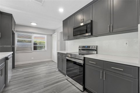 Villa ou maison à louer à Lauderdale Lakes, Floride: 3 chambres, 179.77 m2 № 2006244 - photo 8