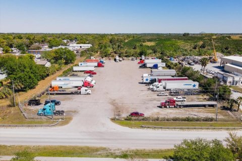 Propiedad comercial en venta en Orange City, Florida № 1581849 - foto 1