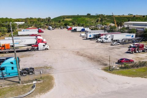 Propiedad comercial en venta en Orange City, Florida № 1581849 - foto 2