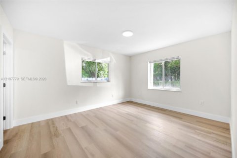House in Miami, Florida 3 bedrooms, 103.12 sq.m. № 2434004 - photo 16