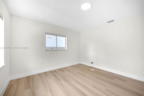 House in Miami, Florida 3 bedrooms, 103.12 sq.m. № 2434004 - photo 23