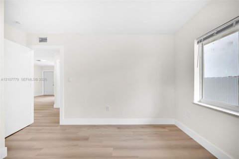 House in Miami, Florida 3 bedrooms, 103.12 sq.m. № 2434004 - photo 28