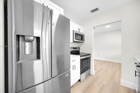 House in Miami, Florida 3 bedrooms, 103.12 sq.m. № 2434004 - photo 14