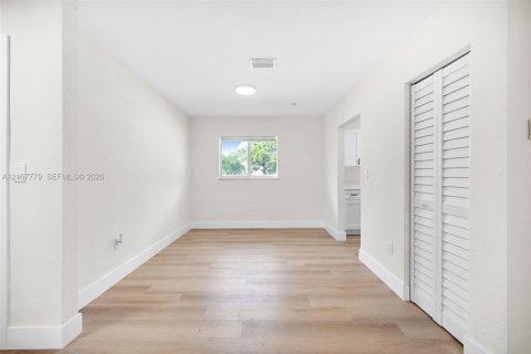 House in Miami, Florida 3 bedrooms, 103.12 sq.m. № 2434004 - photo 8