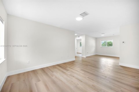 House in Miami, Florida 3 bedrooms, 103.12 sq.m. № 2434004 - photo 30
