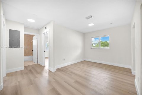 House in Miami, Florida 3 bedrooms, 103.12 sq.m. № 2434004 - photo 9